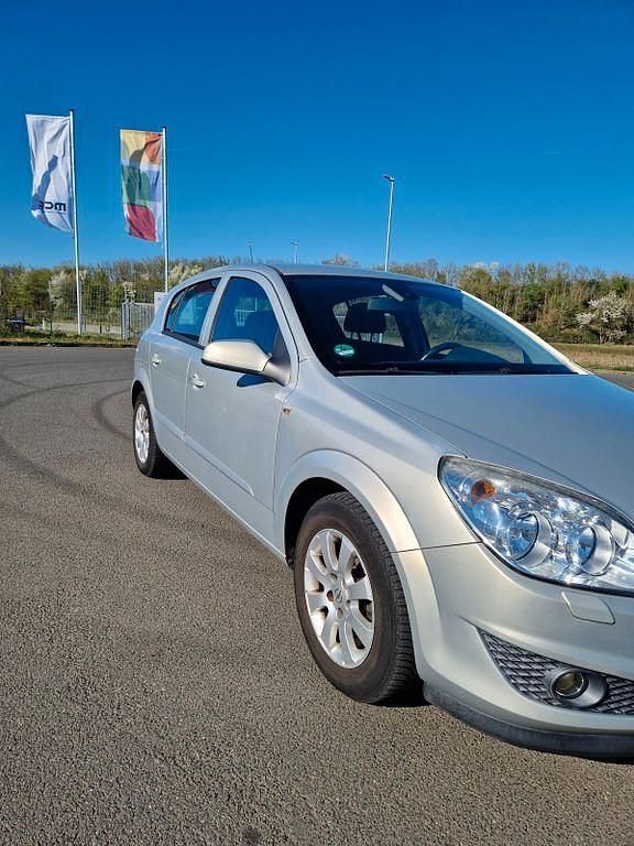 Gebraucht Opel Astra Catch Me 116 PS (85 kW) 2007 Silber Limousine