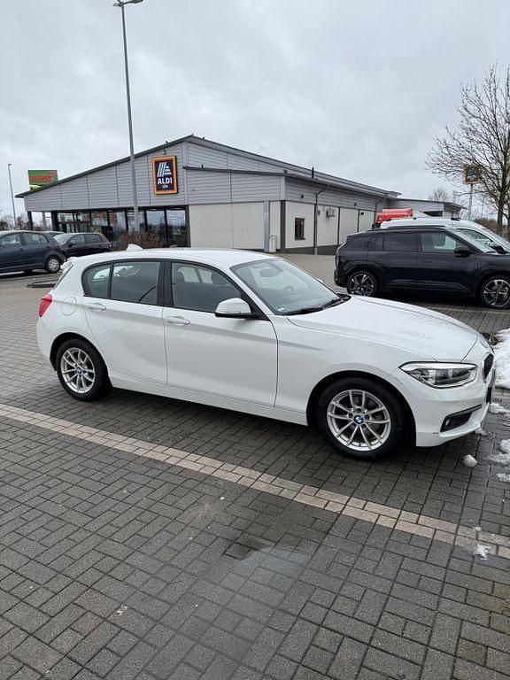 Gebraucht BMW 116 Advantage 116 PS (85 kW) 2016 Weiß Kleinwagen
