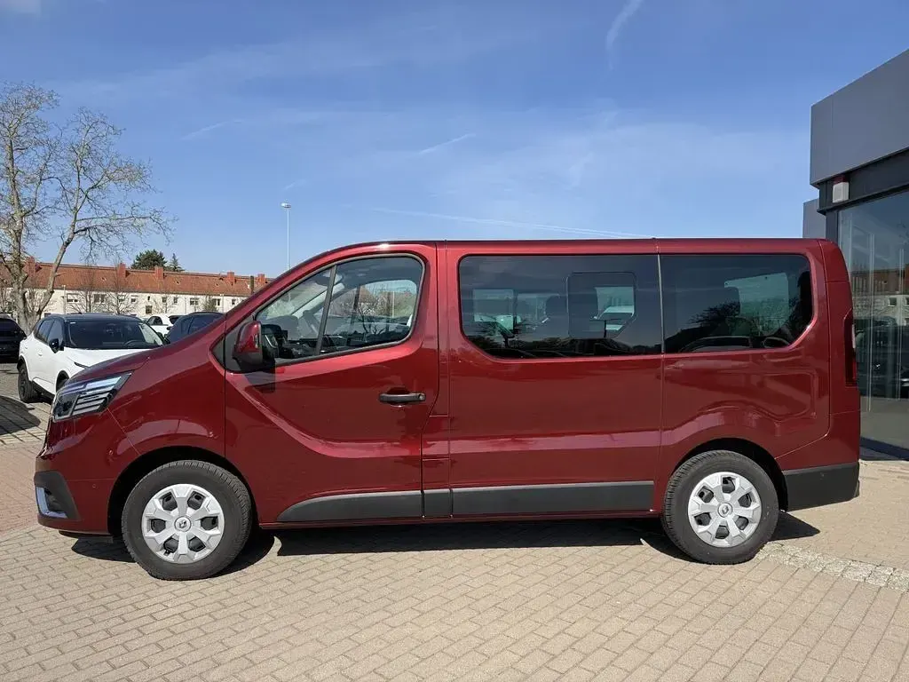 Gebraucht Renault Trafic 150 PS (110 kW) 2023 Rot Van / Kleinbus