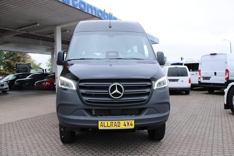 Neu Mercedes Sprinter 190 PS (139 kW) 2025 Schwarz Van