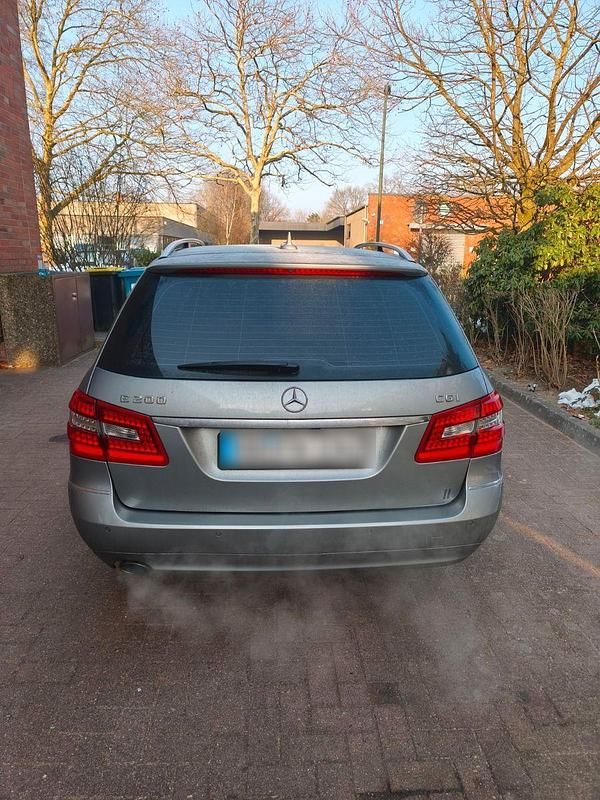 Gebraucht Mercedes E200 Avantgarde 184 PS (135 kW) 2011 Grau Kombi