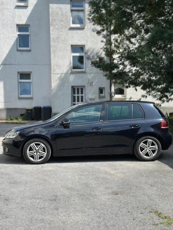 Gebraucht VW Golf VI Style 125 PS (91 kW) 2012 Schwarz Kleinwagen