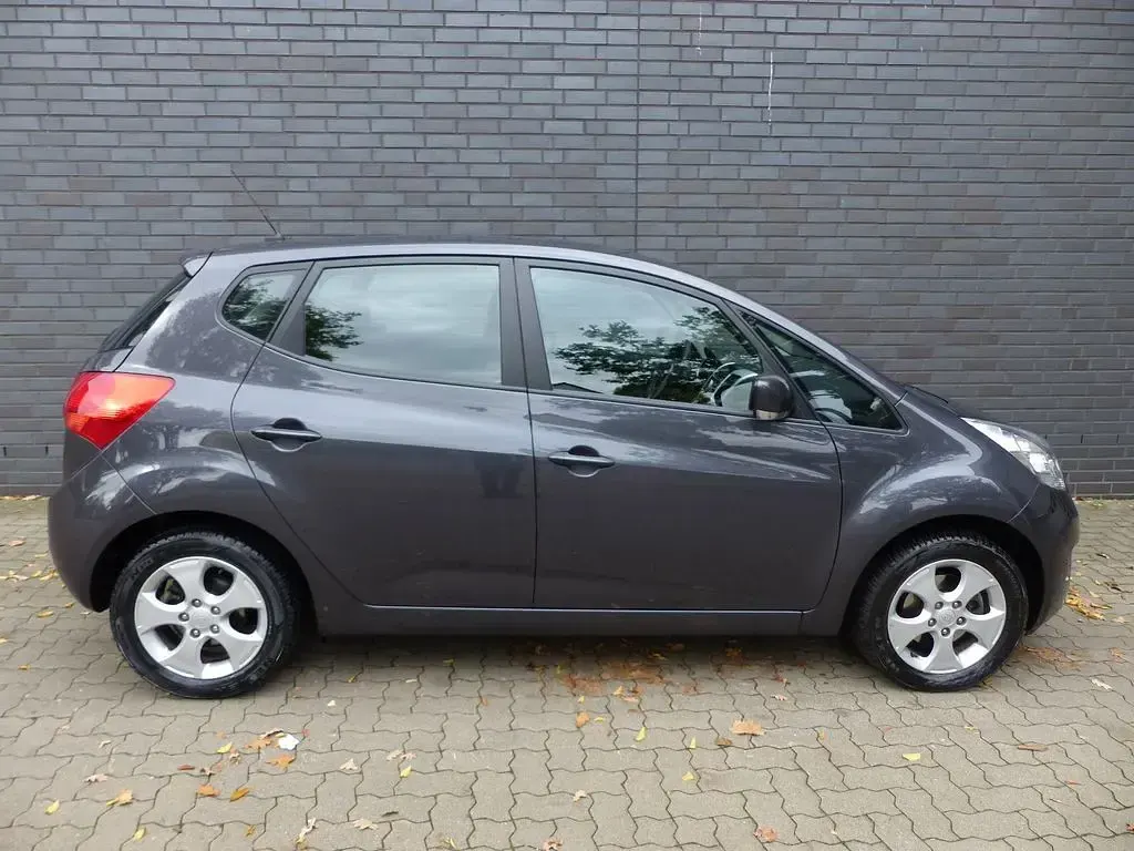 Gebraucht Kia Venga 90 PS (66 kW) 2014 Grau Kleinwagen
