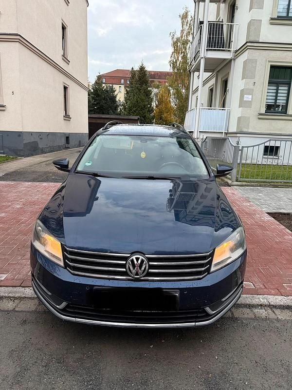 Blau Gebraucht 2011 VW Passat Kombi | 4.100 € (Superpreis) - Bild 1/4