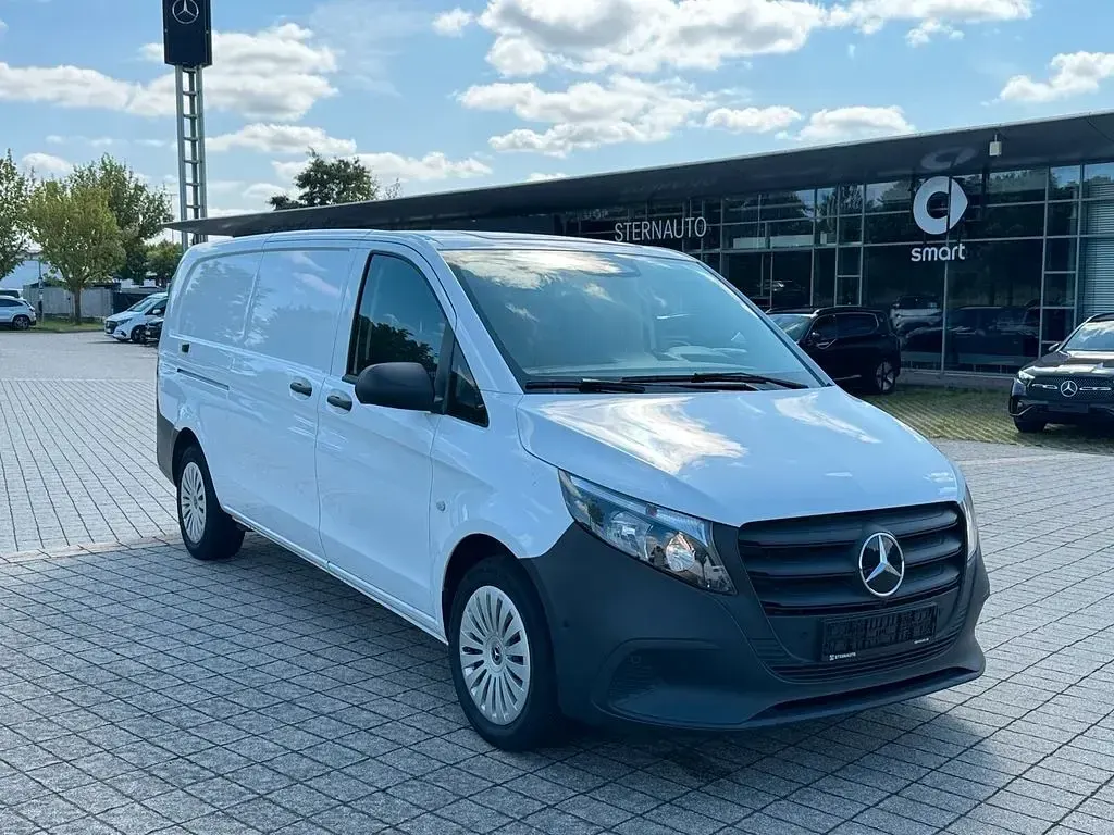 Gebraucht Mercedes Vito 163 PS (119 kW) 2025 Arktikweiß Van