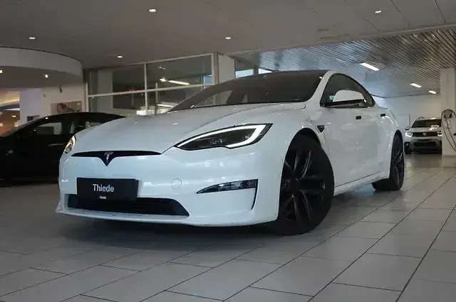 Used Tesla Model S 492 kW (670 HP) 2023 White Hatchback
