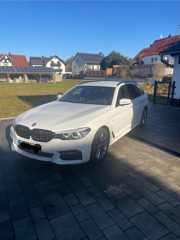 Weiß Gebraucht 2018 BMW 520 Sport Line Kombi | 18.900 € (Etwas zu teuer) - Bild 1/4