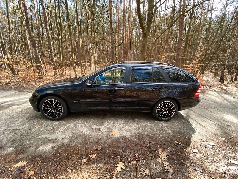 Gebraucht Mercedes C220 Elegance 150 PS (110 kW) 2006 Schwarz Kombi