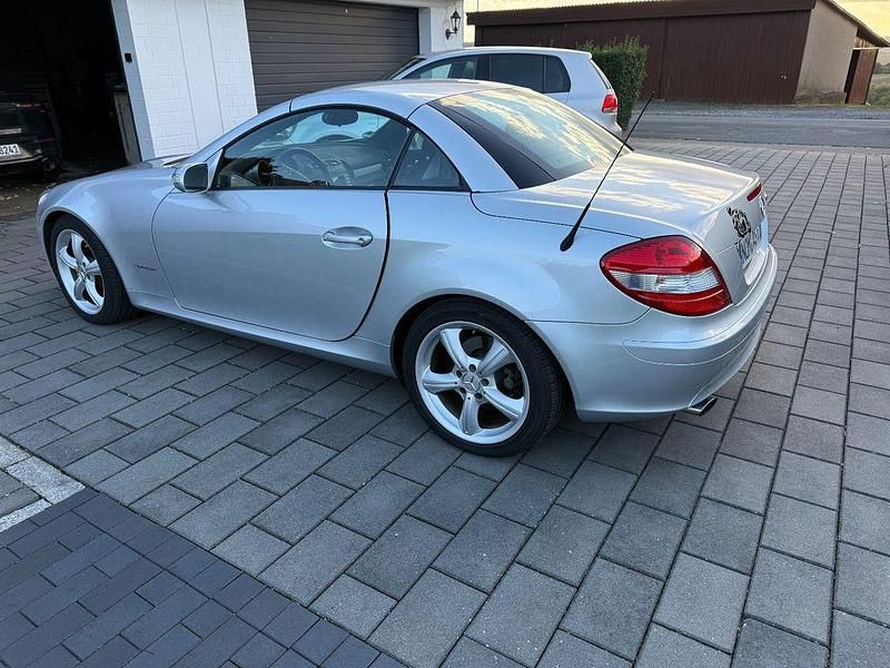 Silber Gebraucht 2004 Mercedes SLK200 Cabrio | 9.390 € (Fairer Preis) - Bild 1/4