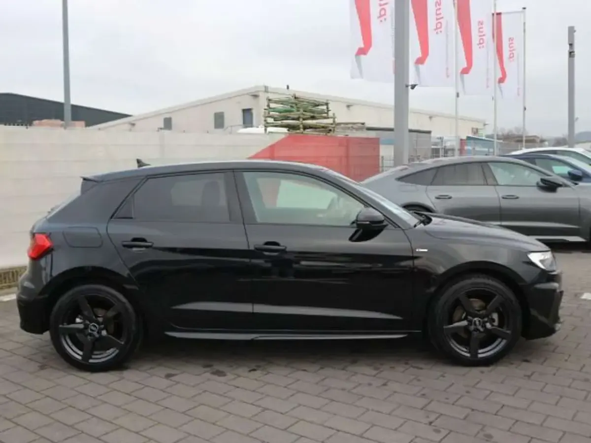 Gebraucht Audi A1 S-Line 116 PS (85 kW) 2025 Mythosschwarz metallic SUV