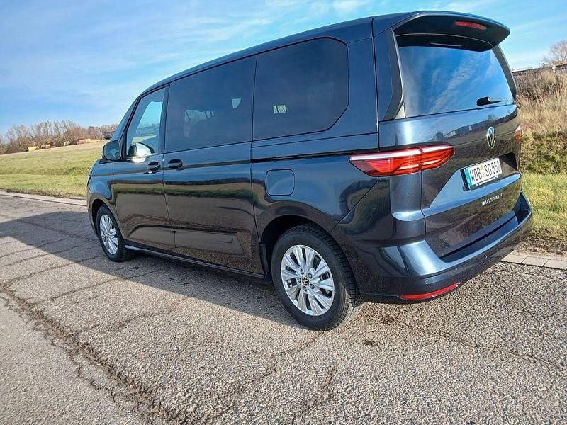 Blau Gebraucht 2024 VW Multivan Van | 46.700 € - Bild 1/4