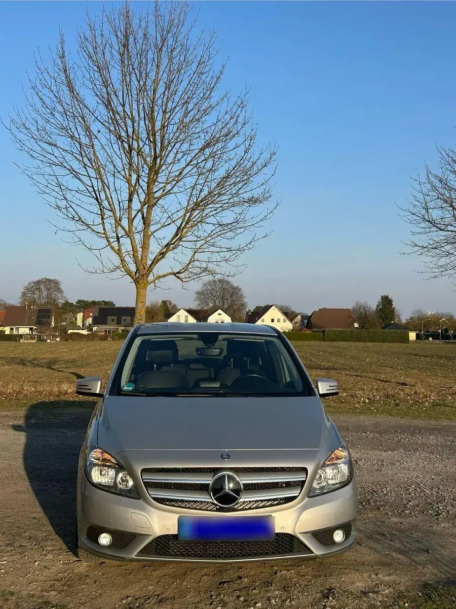 Gebraucht Mercedes B200 156 PS (114 kW) 2013 Silber Kleinwagen