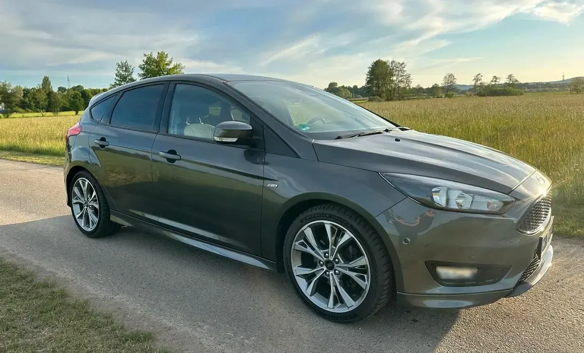 Używany Ford Focus ST-Line 182 KM (133 kW) 2018 Szary Sedan/Limuzyna