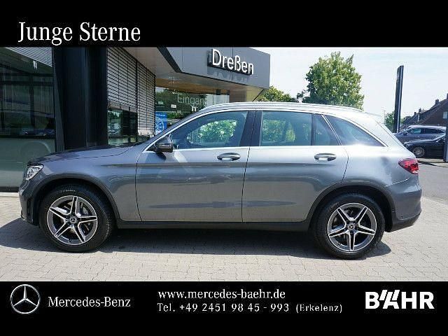 Grau Gebraucht 2022 Mercedes GLC300 SUV | 45.950 € (Teuer) - Bild 1/4