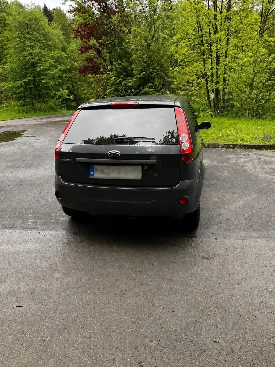 Gebraucht Ford Fiesta 70 PS (51 kW) 2007 Grau Kleinwagen