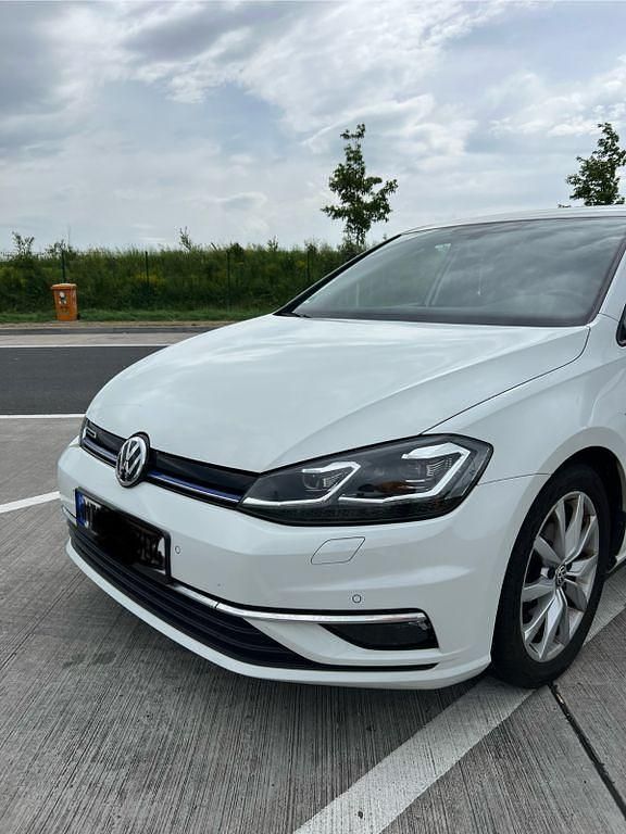 Weiß Gebraucht 2019 VW Golf VII Highline Limousine | 14.500 € (Guter Preis) - Bild 1/4