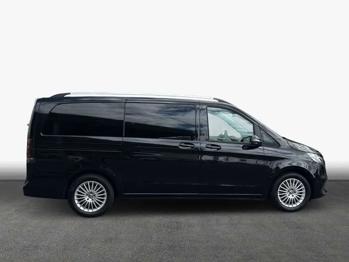 Gebraucht Mercedes V220 Style 163 PS (119 kW) 2025 Schwarz Van / Kleinbus