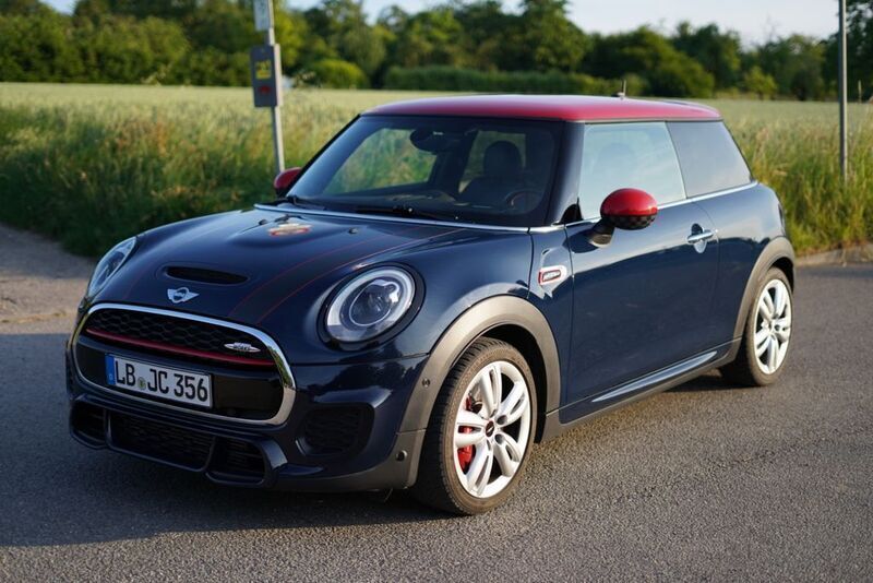 Blau Gebraucht 2018 Mini John Cooper Works Kleinwagen | 19.500 € (Superpreis) - Bild 1/4