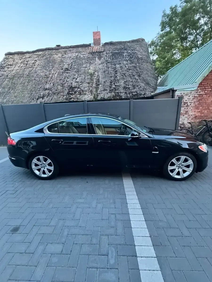 Gebraucht Jaguar XF 240 PS (176 kW) 2011 Schwarz Limousine