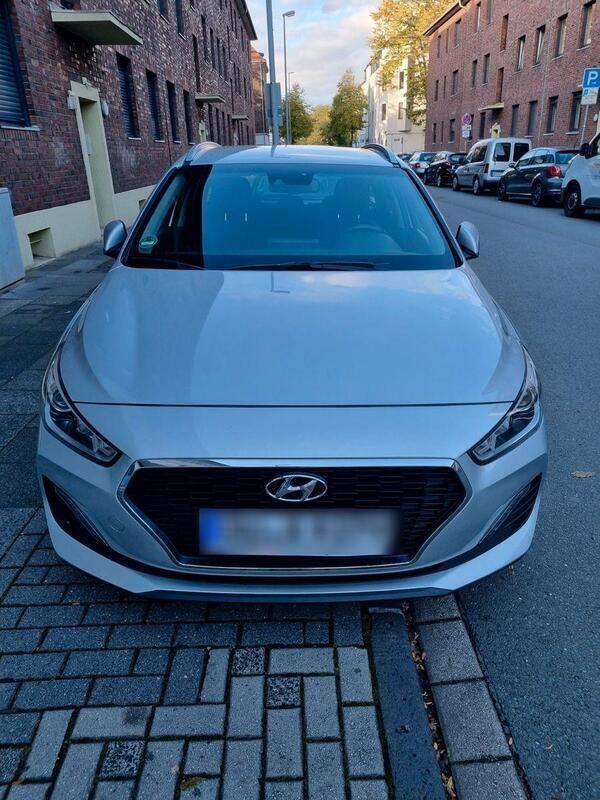 Silber Gebraucht 2020 Hyundai i30 Style Kombi | 15.950 € (Guter Preis) - Bild 1/4