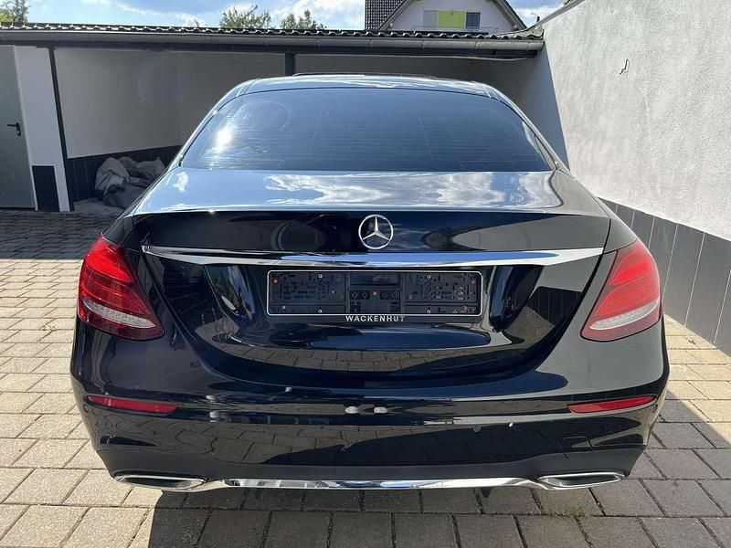 Schwarz Gebraucht 2018 Mercedes E400 Limousine | 40.000 € (Fairer Preis) - Bild 1/4