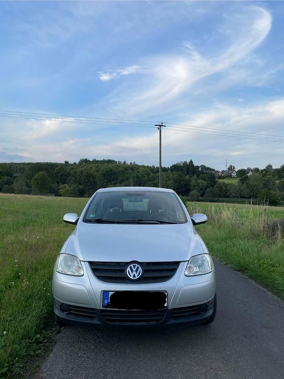 Silber Gebraucht 2010 VW Fox Kleinwagen | 3.200 € (Etwas zu teuer) - Bild 1/4