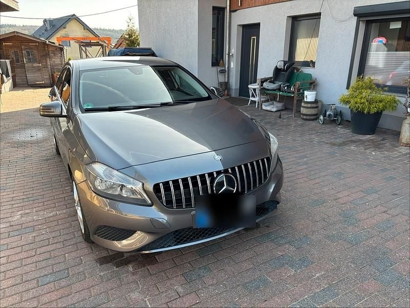 Gebraucht Mercedes A200 156 PS (114 kW) 2012 Grau Kleinwagen