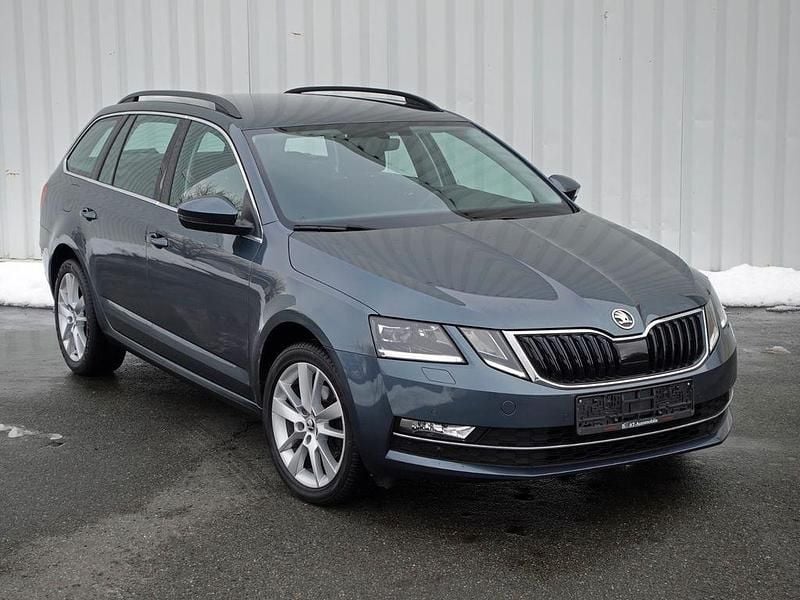 Grau Gebraucht 2017 Skoda Octavia Style Kombi | 12.490 € (Guter Preis) - Bild 1/4