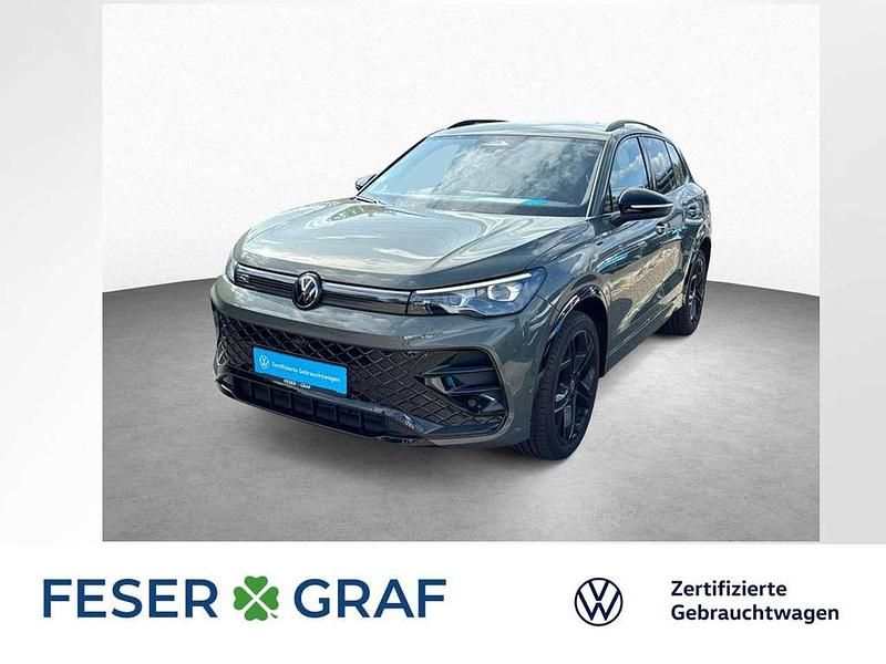 Cipressinogrün metallic Gebraucht 2024 VW Tiguan R-line SUV | 38.980 € (Guter Preis) - Bild 1/2
