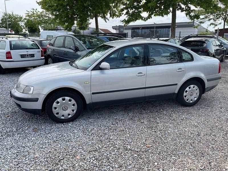 Gebraucht VW Passat 125 PS (91 kW) 1999 Silber Limousine