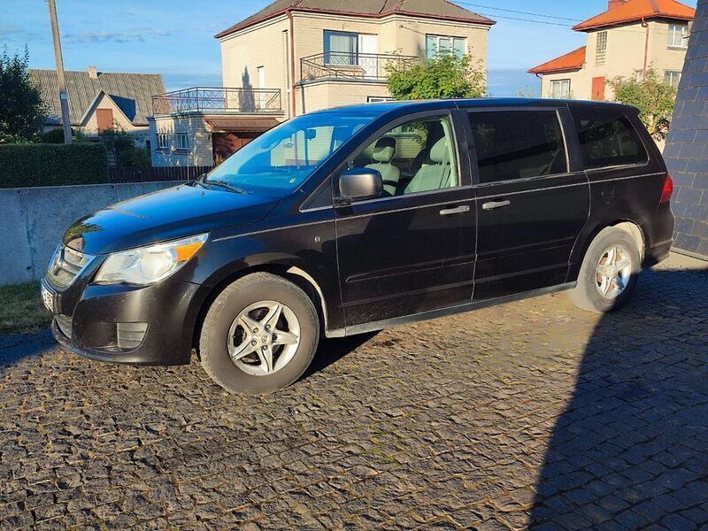 Schwarz Gebraucht 2012 VW Routan Van / Kleinbus | 2.000 € - Bild 1/4