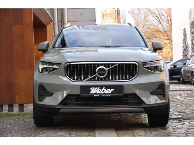 Gebraucht Volvo XC40 Plus 163 PS (119 kW) 2022 Gruen SUV