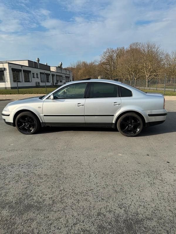 Gebraucht VW Passat 130 PS (95 kW) 2002 Silber Limousine