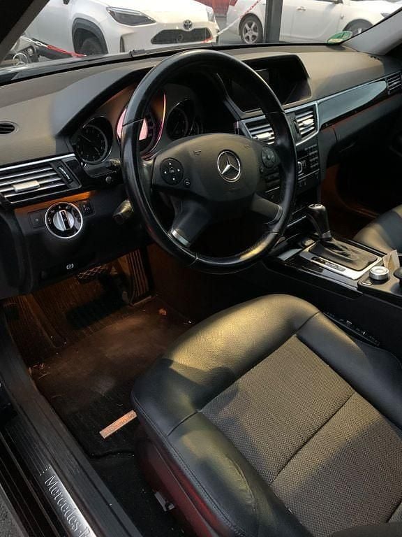 Gebraucht Mercedes E220 Avantgarde 170 PS (125 kW) 2010 Schwarz Limousine