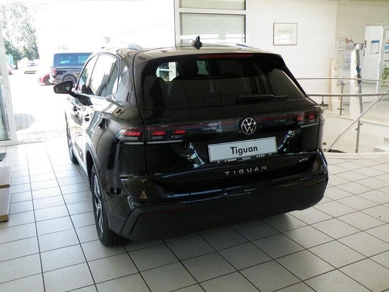 Gebraucht VW Tiguan Life 150 PS (110 kW) 2024 Deepblack perleffekt (schwarz) SUV