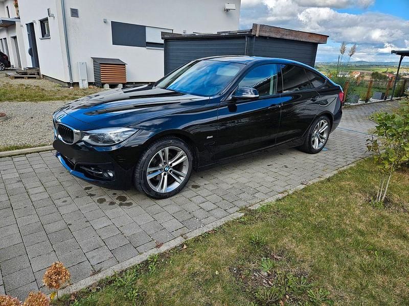 Schwarz Gebraucht 2017 BMW 330 Gran Turismo Sport Line Limousine | 13.000 € (Superpreis) - Bild 1/4