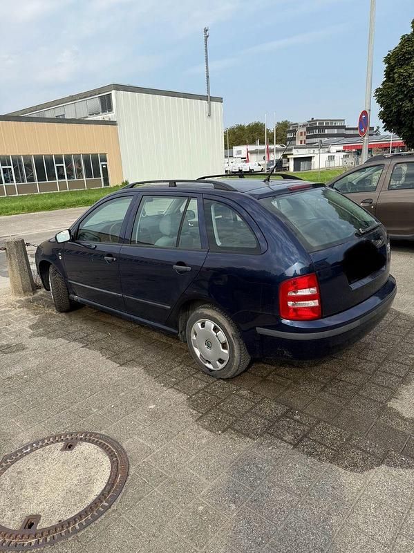 Blau Gebraucht 2002 Skoda Fabia Comfort Kombi | 690 € - Bild 1/4
