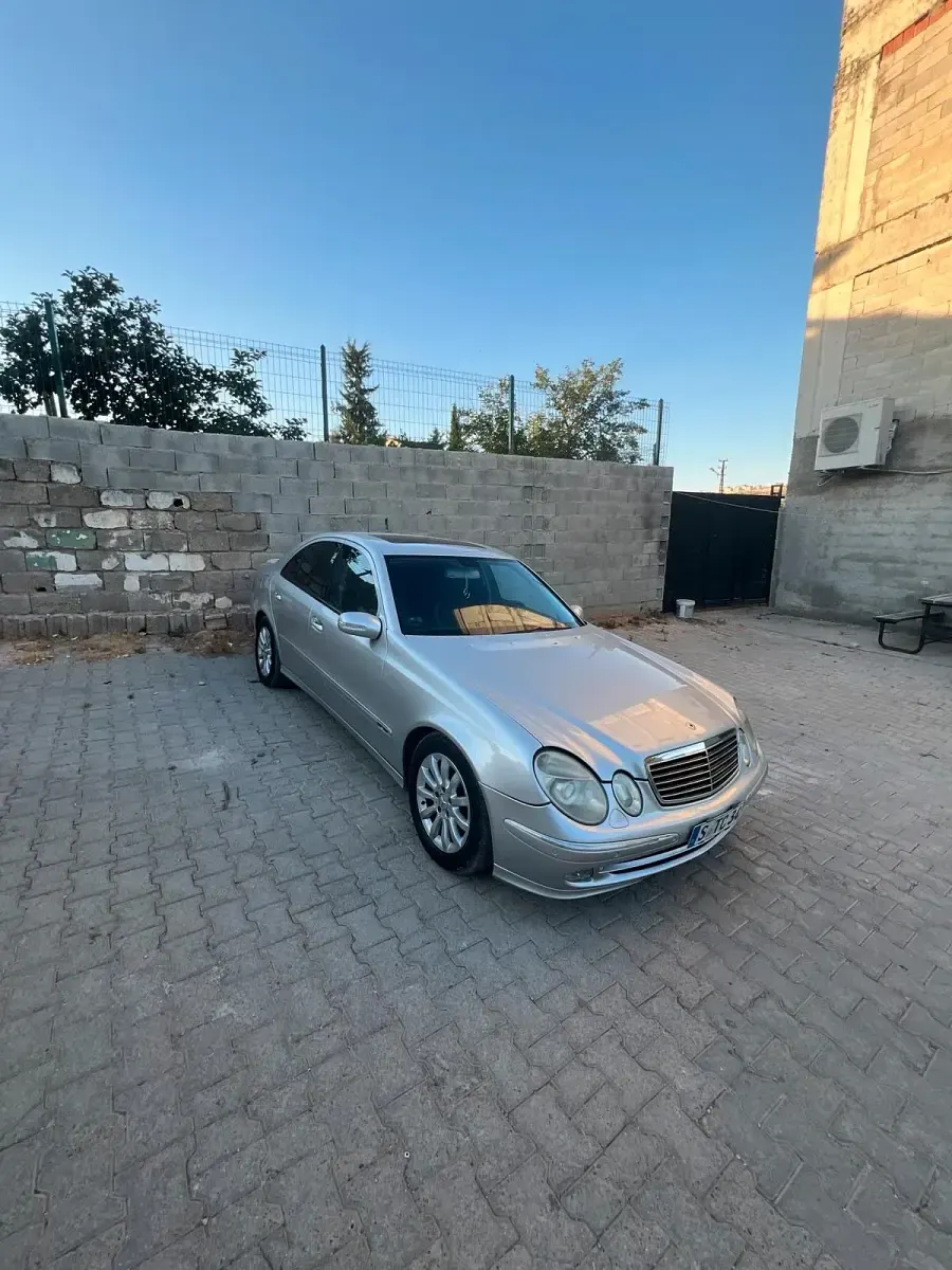 Gebraucht Mercedes E270 Avantgarde 170 PS (125 kW) 2003 Silber Limousine