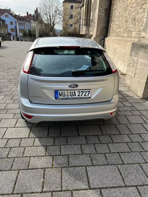 Gebraucht Ford Focus Style 101 PS (74 kW) 2009 Silber Limousine