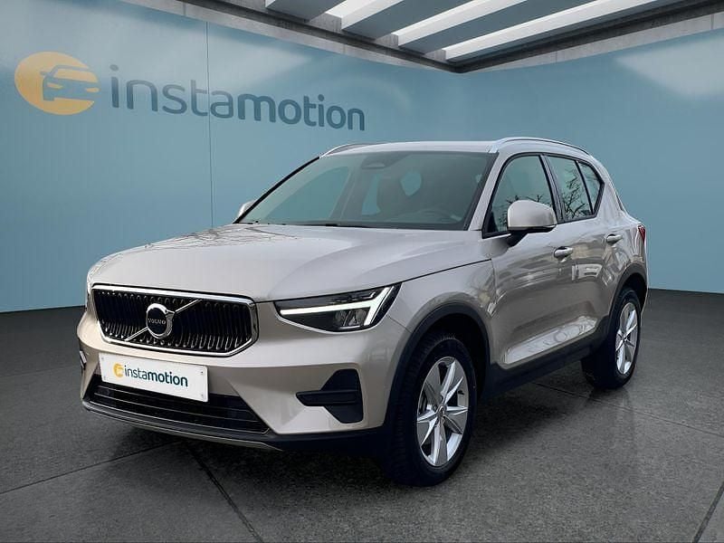 Silber Gebraucht 2024 Volvo XC40 Core SUV | 40.799 € (Etwas zu teuer) - Bild 1/4