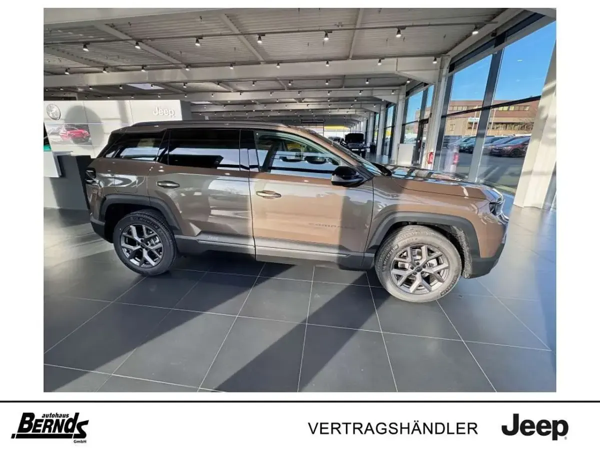 Gebraucht Jeep Compass 136 PS (100 kW) 2025 Amazonia green SUV