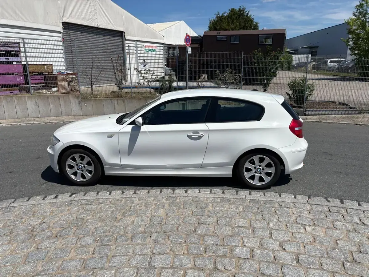 Gebraucht BMW 116 122 PS (89 kW) 2008 Weiß Kleinwagen