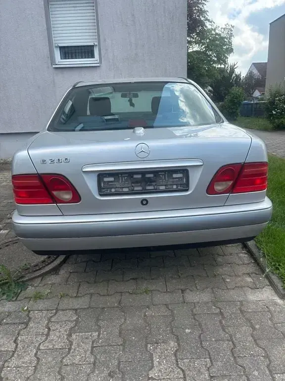 Gebraucht Mercedes E280 Classic 204 PS (150 kW) 1997 Silber Limousine