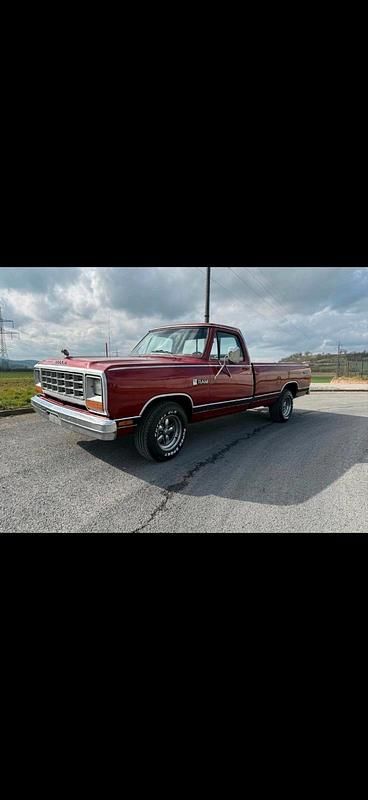 Second-hand Dodge Ram 1983 Roșu Pickup