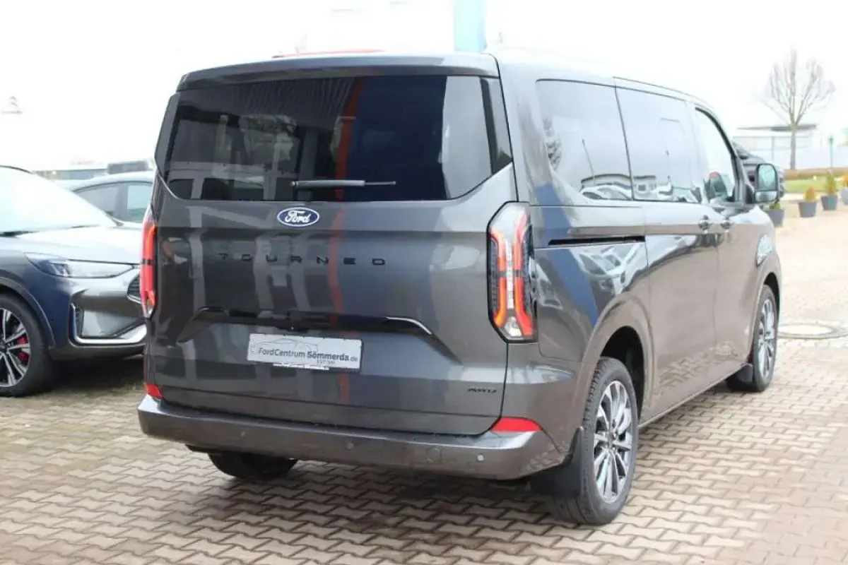Neu Ford Tourneo Titanium X 170 PS (125 kW) 2026 Magnetic grau metallic Van / Kleinbus