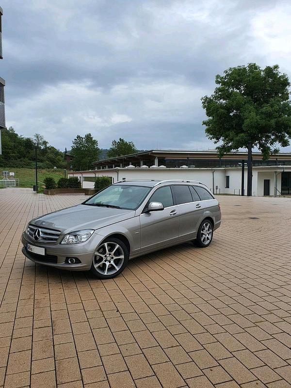 Grau Gebraucht 2008 Mercedes C320 Kombi | 5.500 € - Bild 1/4