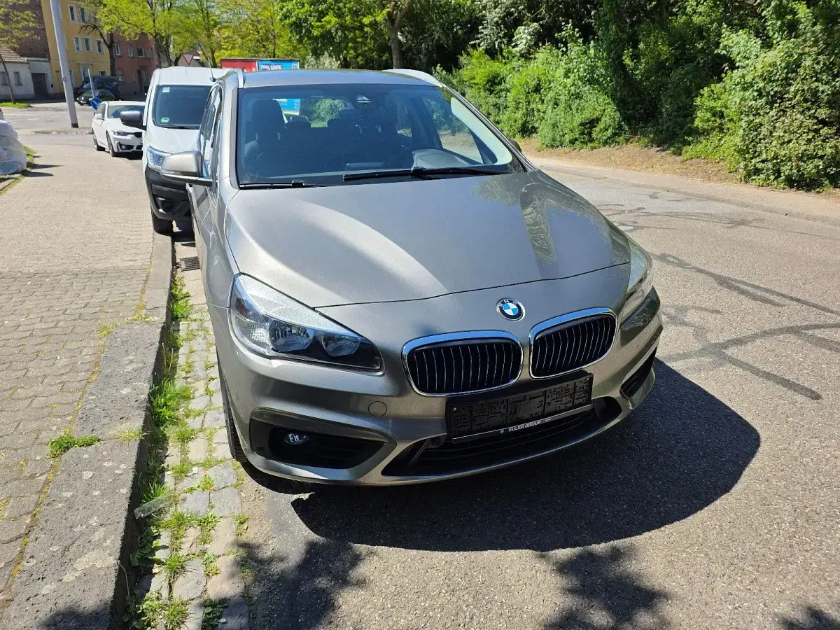 Gebraucht BMW 225 Active Tourer Performance 136 PS (100 kW) 2018 Gold Van / Kleinbus