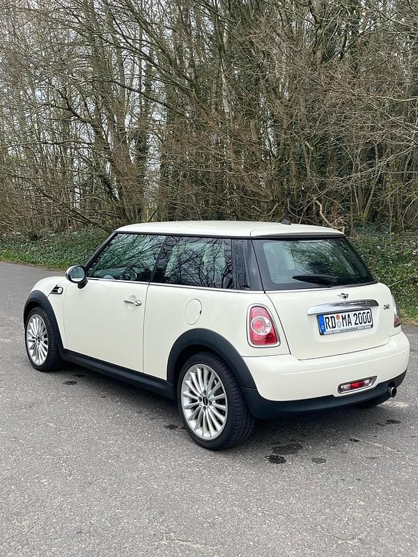 Weiß Gebraucht 2014 Mini ONE Kleinwagen | 6.100 € (Etwas zu teuer) - Bild 1/4