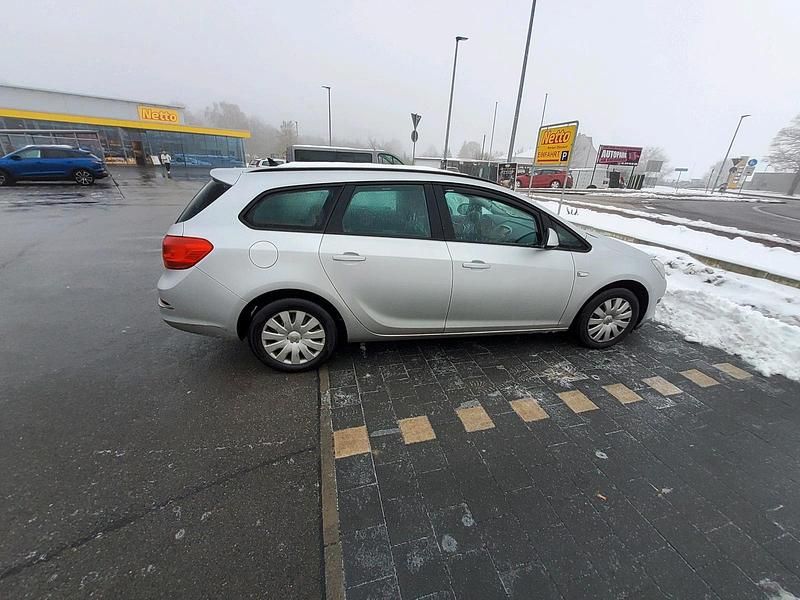 Gebraucht Opel Astra Sport 140 PS (102 kW) 2014 Silber Kombi