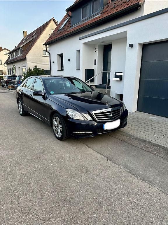 Gebraucht Mercedes E350 Avantgarde 272 PS (200 kW) 2010 Blau Limousine